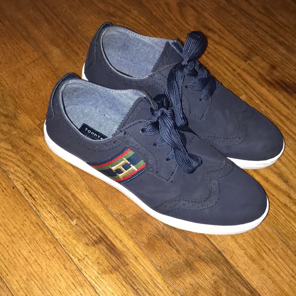 Love These Tommy Hilfiger Sneakers Shoes SZ 7.5